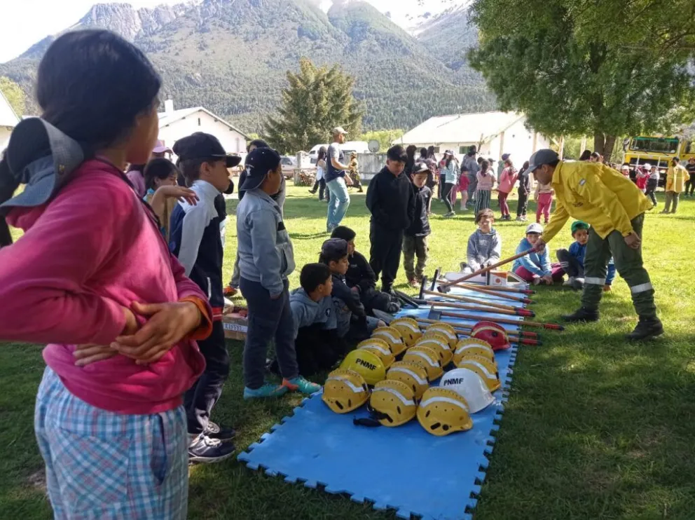 Campaña de prevención de incendios forestales alcanza a más de 260 estudiantes
