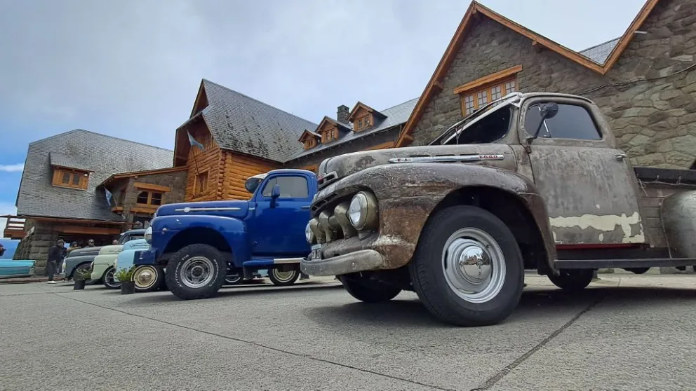 La agrupación Ford F1 pasó por nuestra ciudad y donó más de 30 rosales