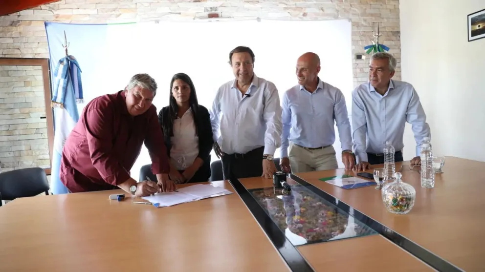 Weretilneck firmó inversiones en Pilcaniyeu por $156 millones