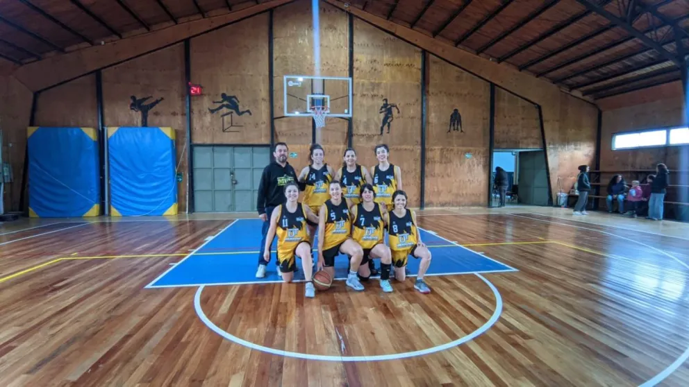 Brillante pasó por Chile de la Escuela Municipal de básquet femenino de Bariloche