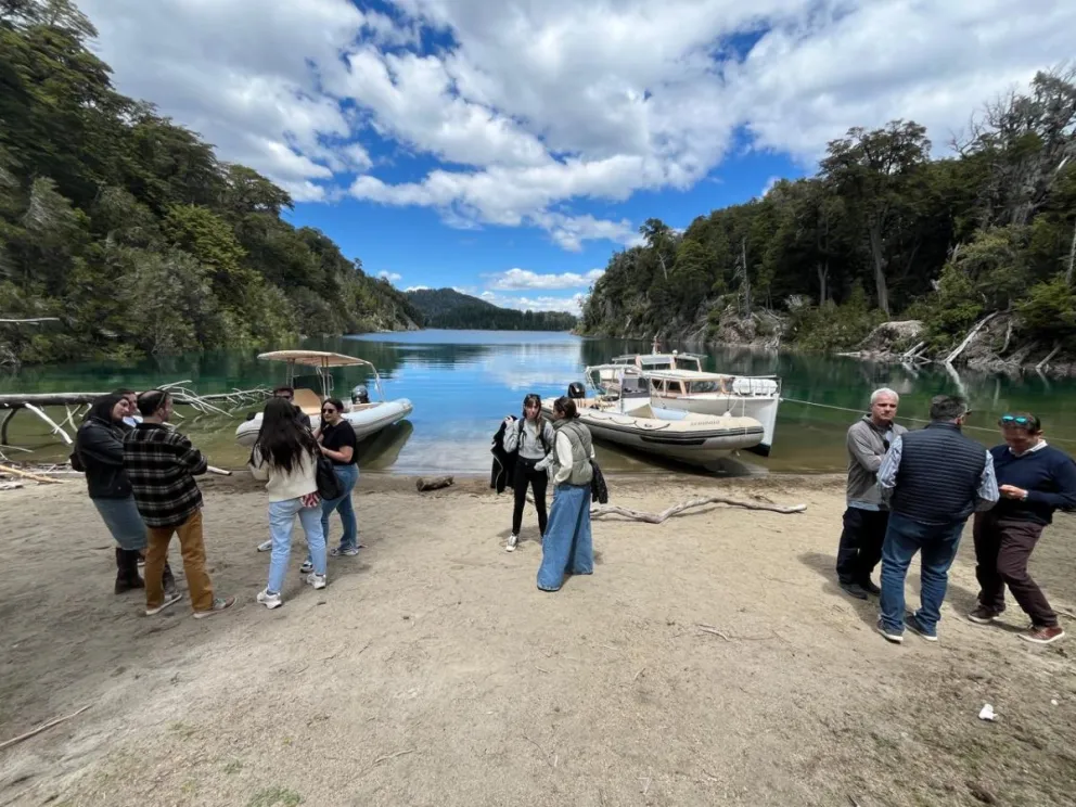 Bariloche da la bienvenida a Uber Boat: paseos únicos en el lago Nahuel Huapi