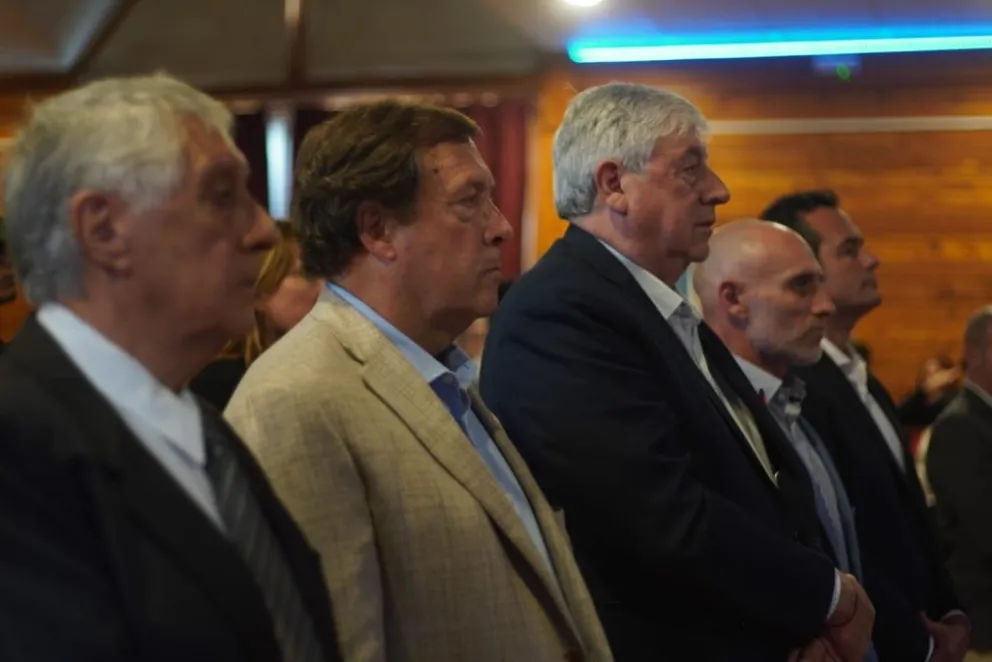 Cortés estuvo presente en el 38° Aniversario de Dina Huapi