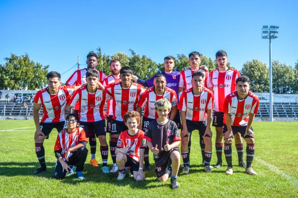 Estudiantes avanzó en el Regional, en un partido con derrota y un violento final 