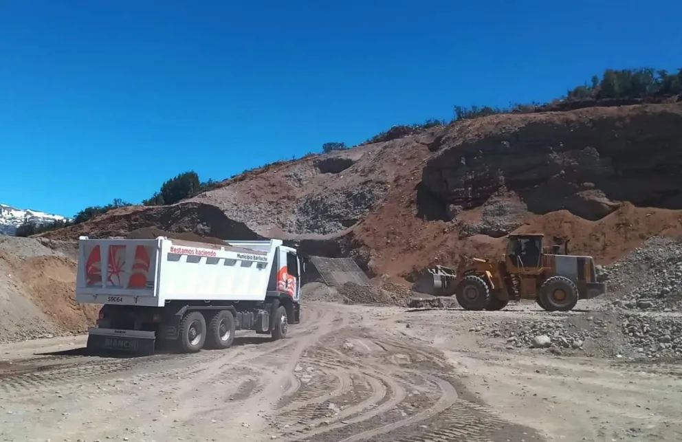 El Municipio trabaja en la cantera para poder dotar de material a las delegaciones