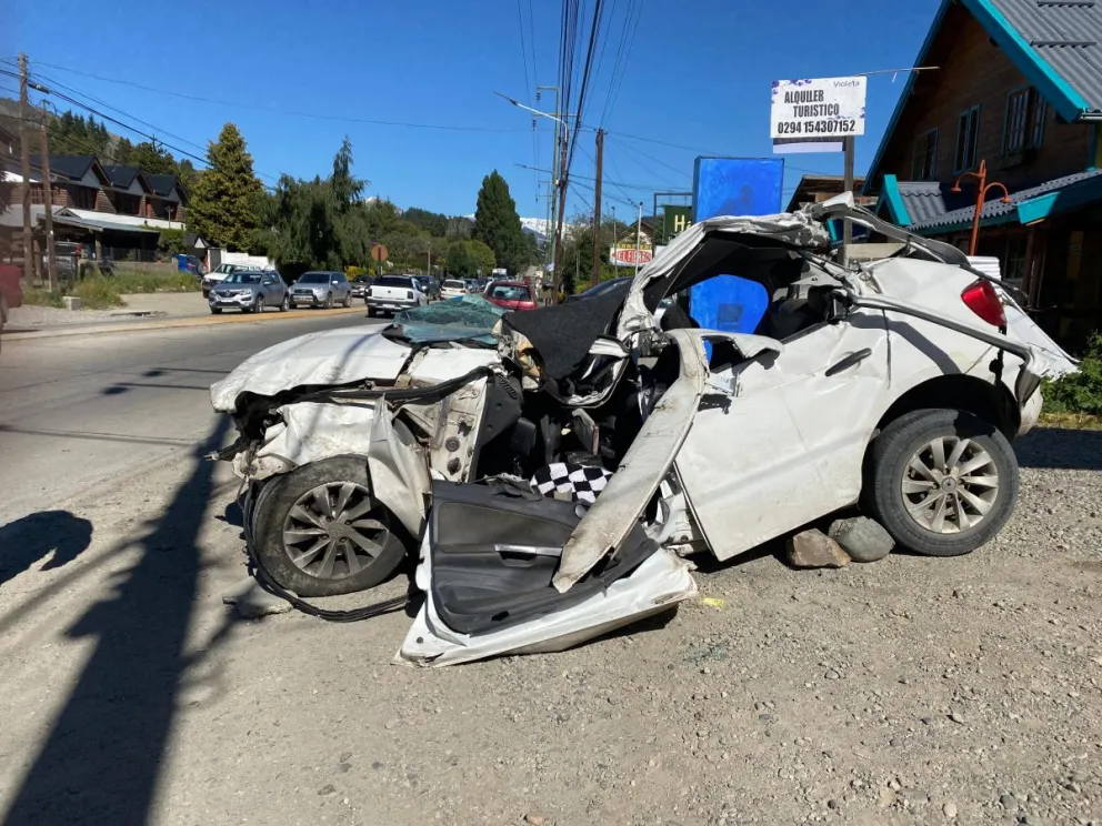 Una joven chocó contra una garita en el kilómetro 4 de Pioneros: Está internada