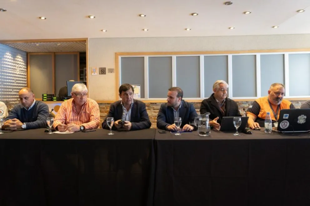 Cortés confirmó el envío de aviones y helicópteros para la temporada de incendios