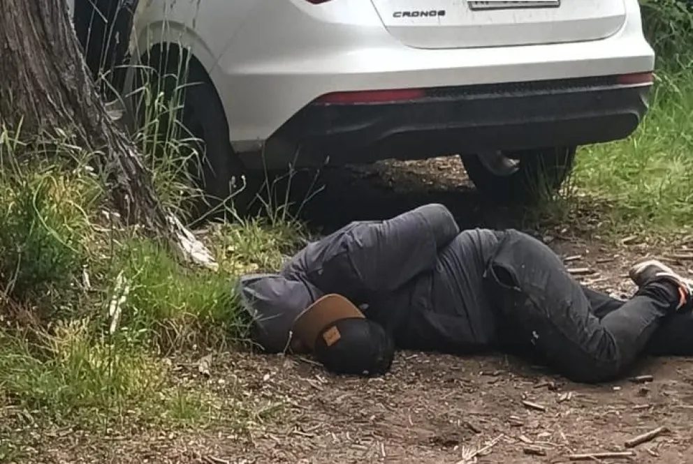 Detuvieron a un sujeto cuando violentaba vehículos en Circuito Chico