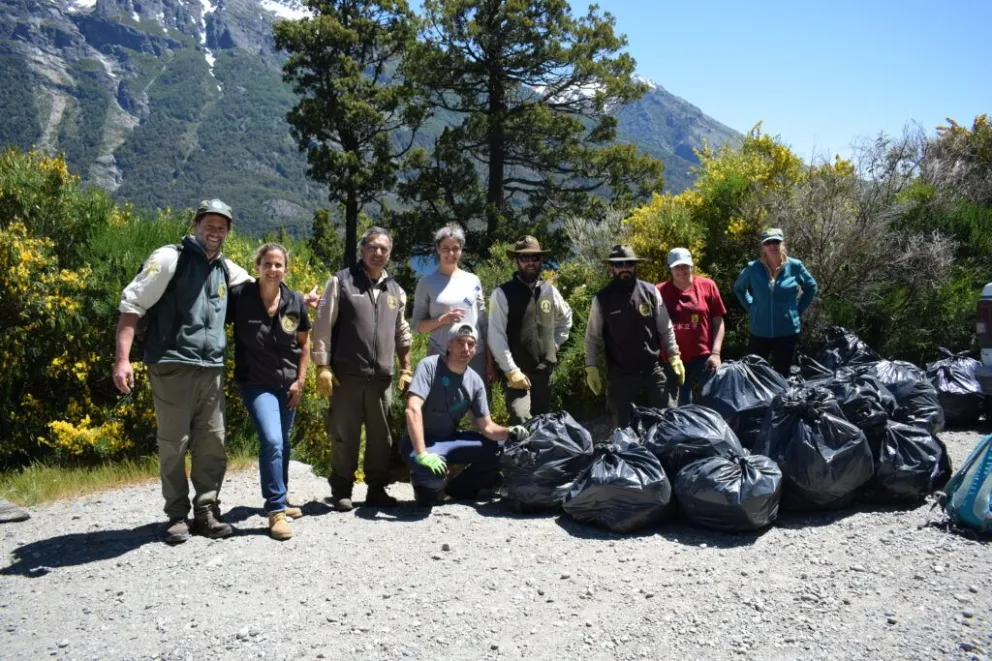 Más limpio y cuidado: 200 kg de residuos retirados del Lago Gutiérrez