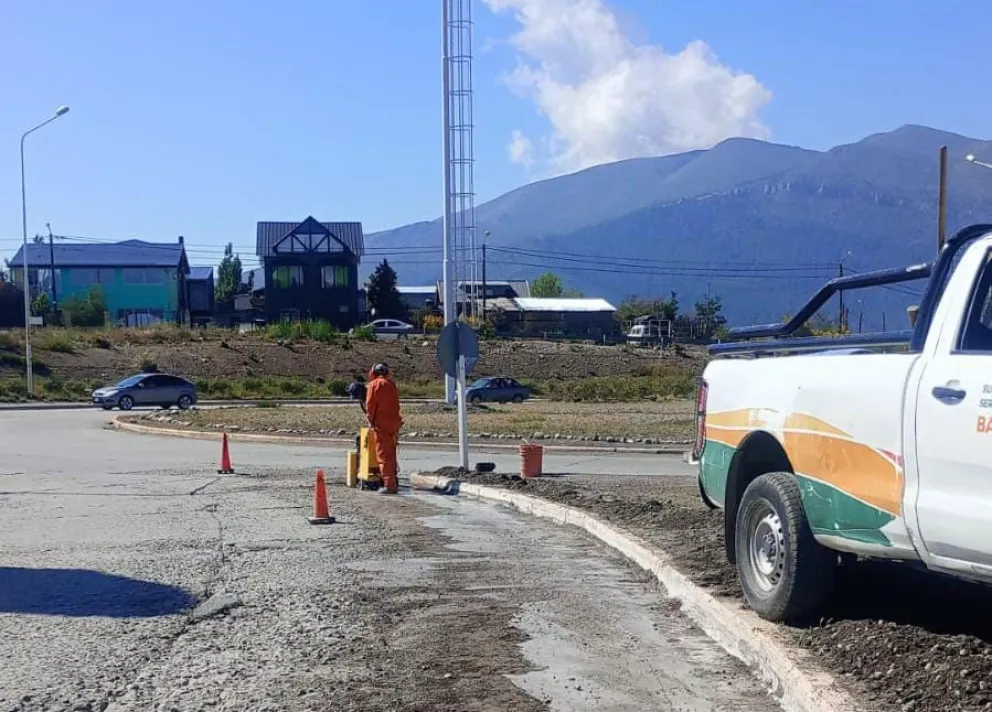 Realizan trabajos de bacheo al Oeste y al Sur de la ciudad