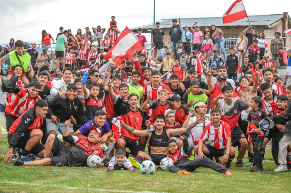 Estudiantes Unidos quiere ir por todo en el fútbol barilochense 