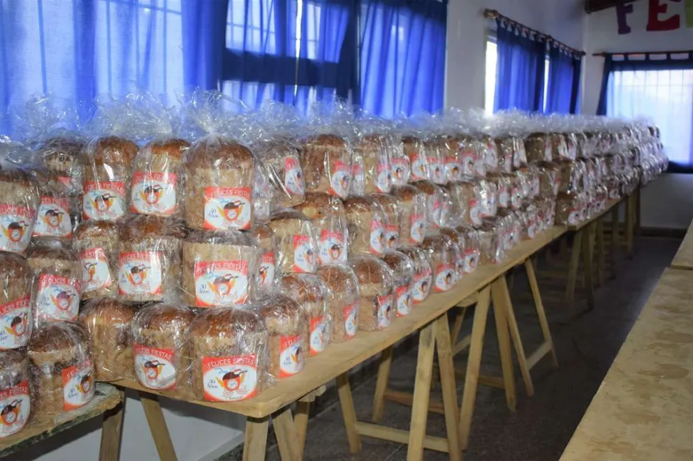 Miles de familias ya reciben el pan dulce solidario