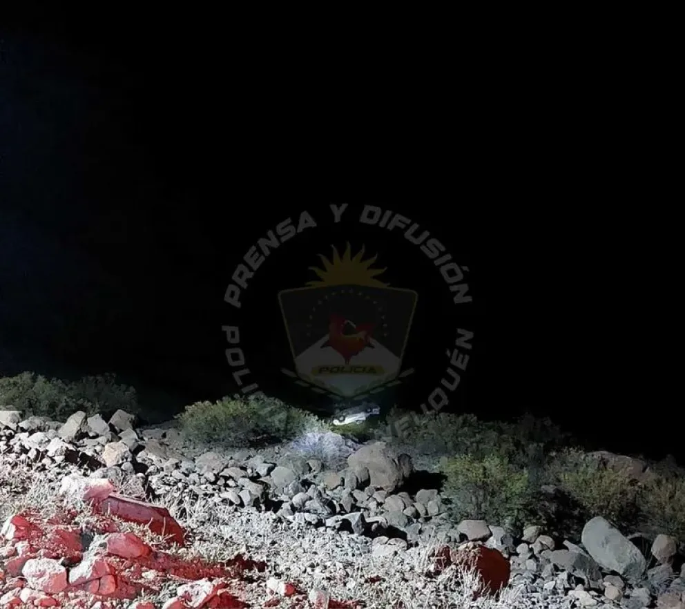 Dos hombres murieron al caer con su camioneta por un barranco en Neuquén