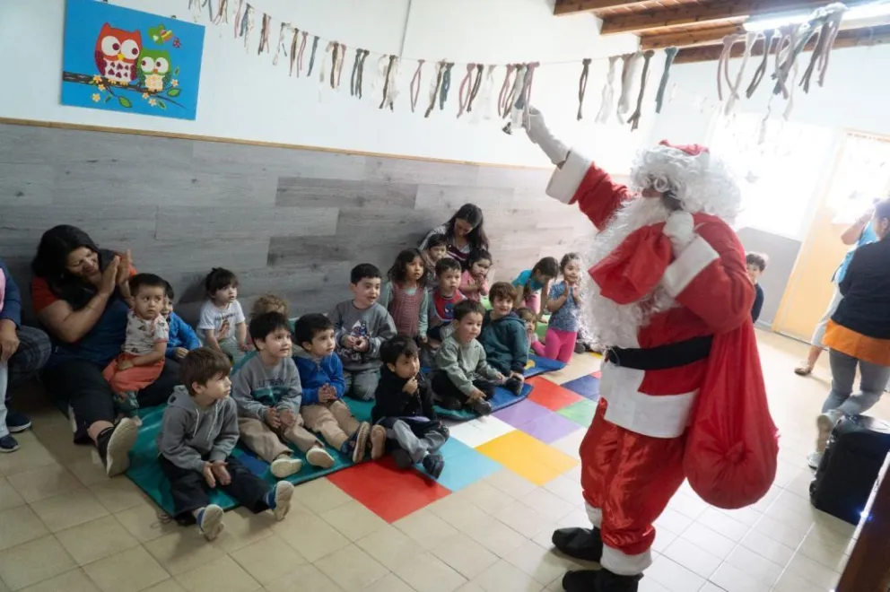 Papá Noel visitó a los más pequeños de los CDI