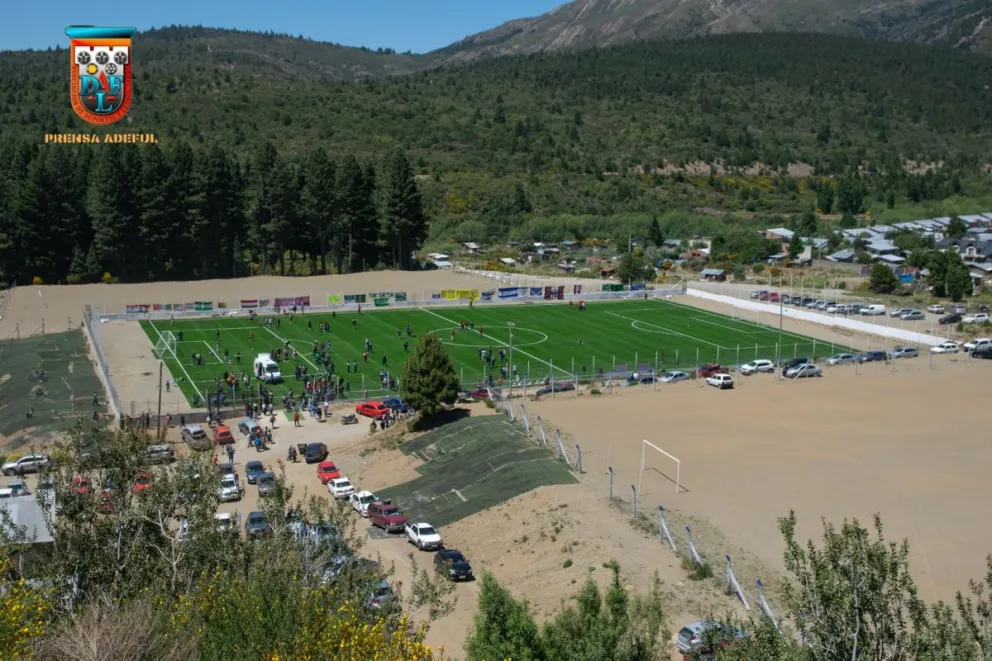 Gran noticia de fin de año: Adeful inauguró su segunda cancha de césped sintético