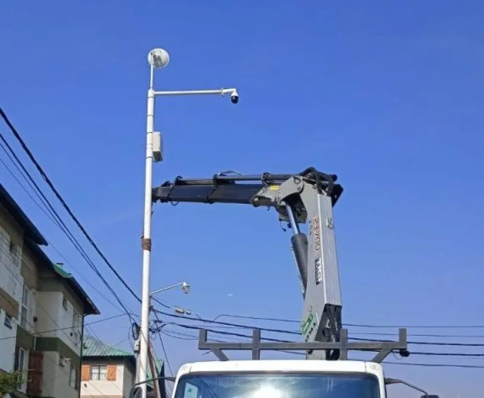 Colocan cámaras de seguridad en el barrio El Cóndor