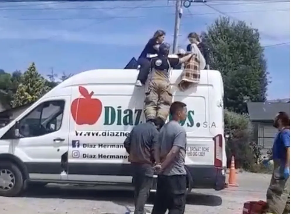 La caída del parapente dejó sin energía eléctrica a varios barrios del Oeste