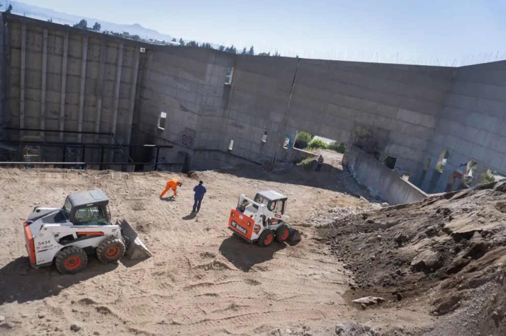 Cortés apunta a inaugurar el Centro de Convenciones y el Natatorio Municipal para 2026