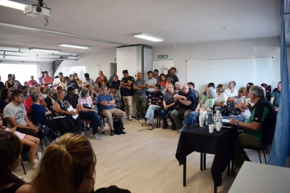Cortés se reunió con 100 vecinos y referentes de Juntas Vecinales para ...
