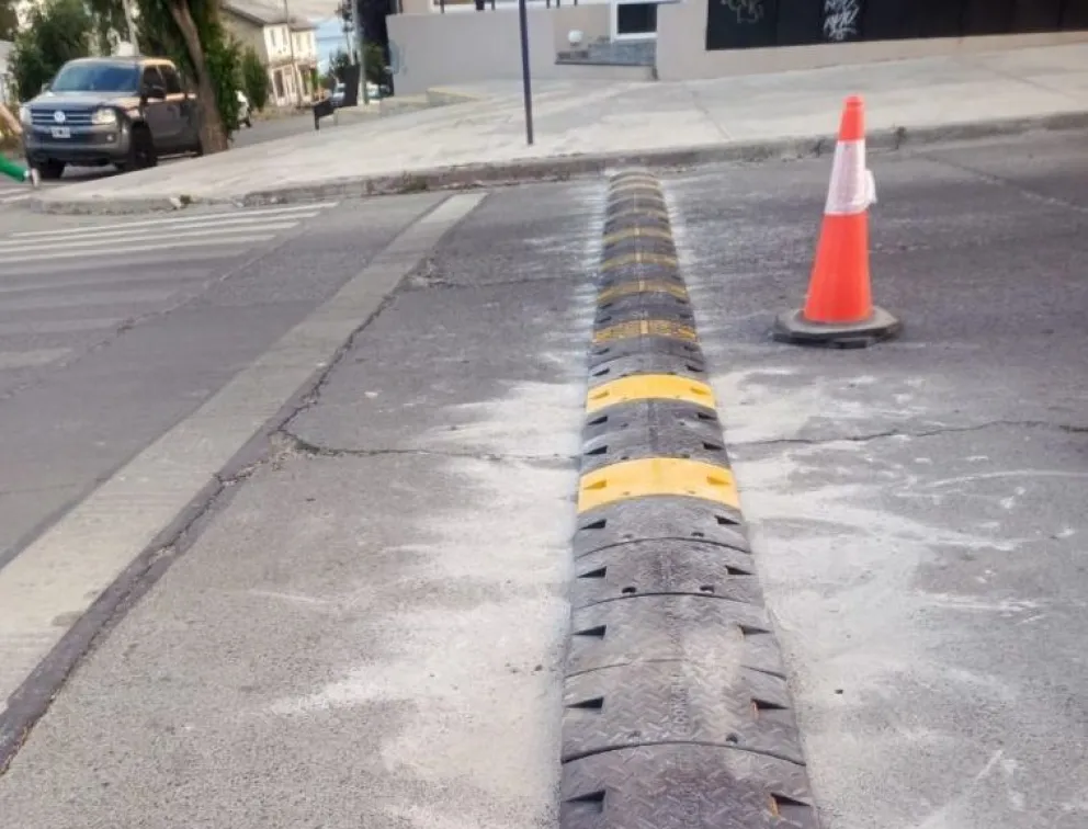 Nuevos reductores de velocidad en calle Albarracín para mejorar la seguridad vial
