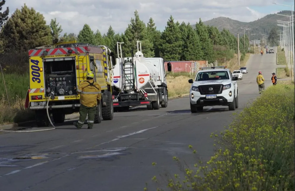 Gran despliegue para apagar un incendio forestal en la zona de Esandi