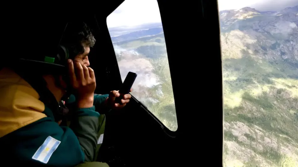 El incendio en El Bolsón sigue activo pero se aleja de las zonas pobladas