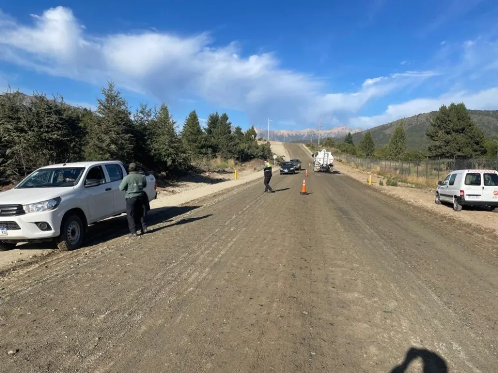 Realizan controles vehiculares en la nueva calle Cacique Prayel