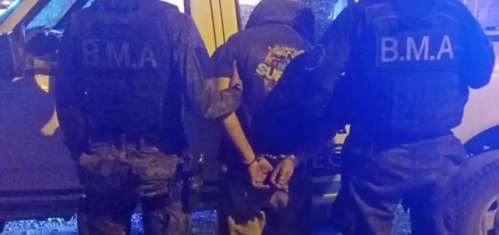 Jinete amenazó con un cuchillo a su pareja y efectuó disparos a la Policía