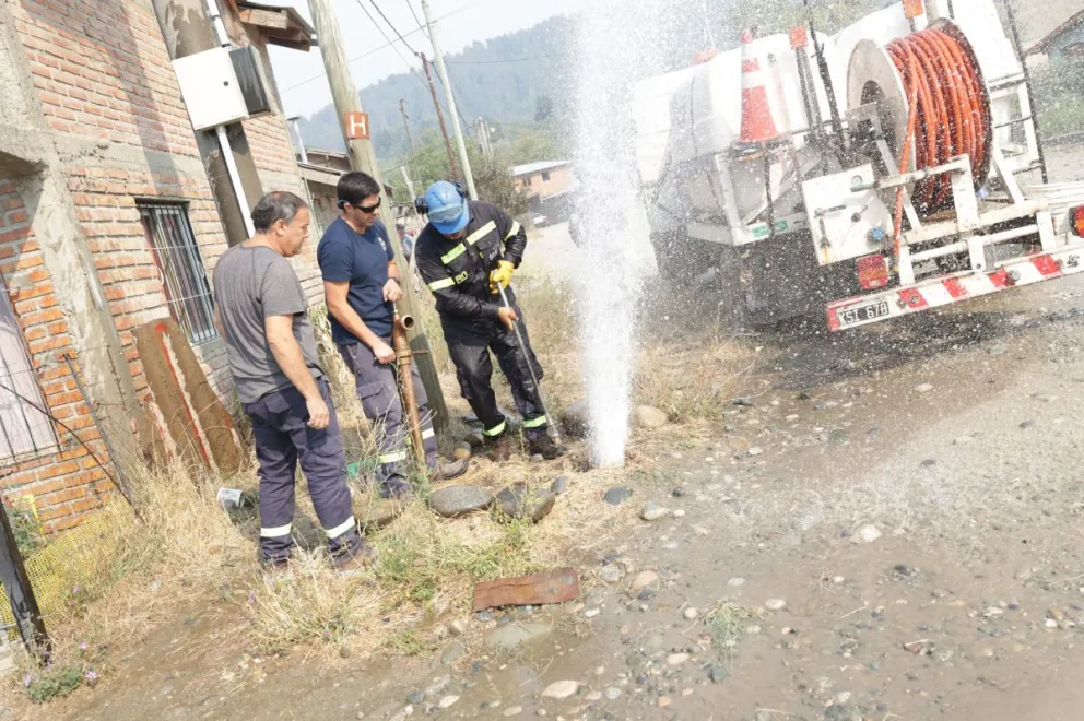 El Bolsón: ARSA adapta recursos para colaborar en el combate