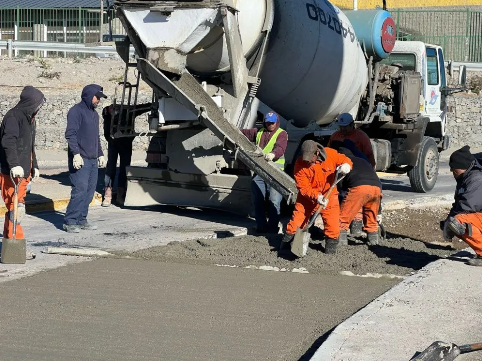 Trabajo de bacheo en Pasaje Gutiérrez y Juan Marcos Herman
