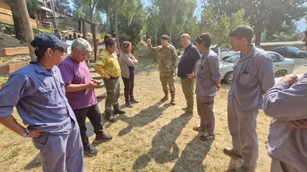 La CEB refuerza el suministro de agua para brigadistas y vecinos en El Bolsón