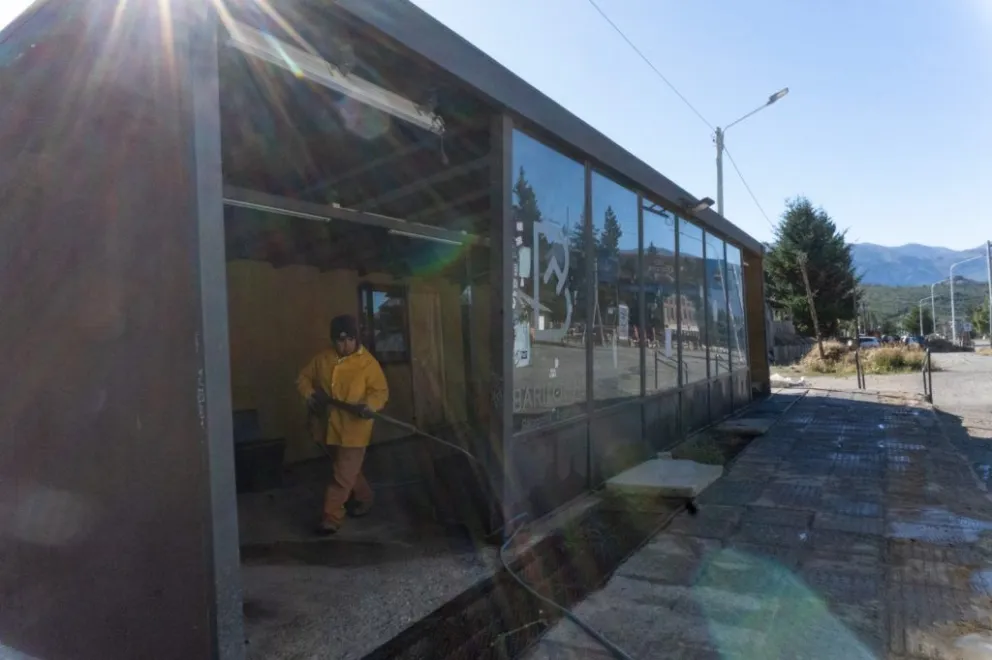 Refuerzan la limpieza de paradores del TUP en puntos clave de la ciudad