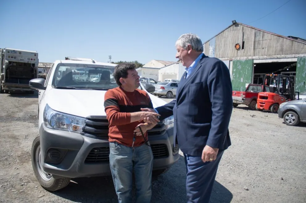Cortés entregó una nueva camioneta 0km para el sector de barrido