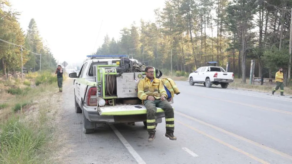 Sigue el operativo para contener el incendio en El Bolsón