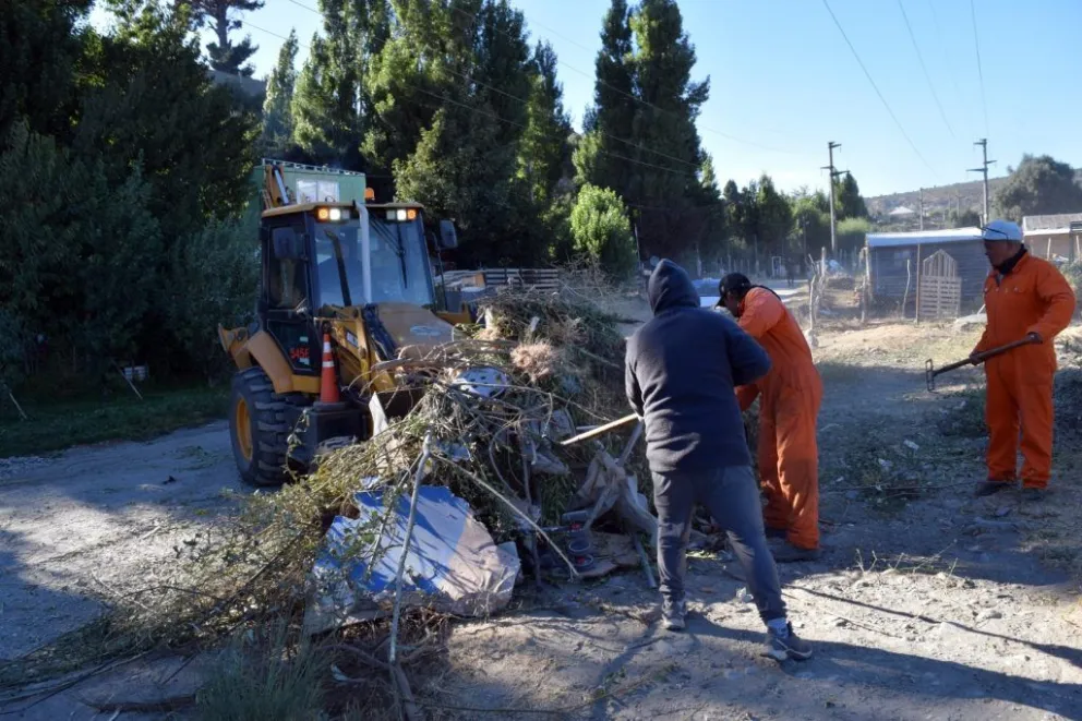 Limpieza en Barda Este: Municipio y vecinos trabajaron en el retiro de ...