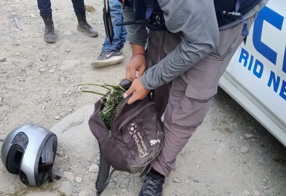 El Bolsón: Detienen a un motociclista alcoholizado y a su acompañante con estupefacientes