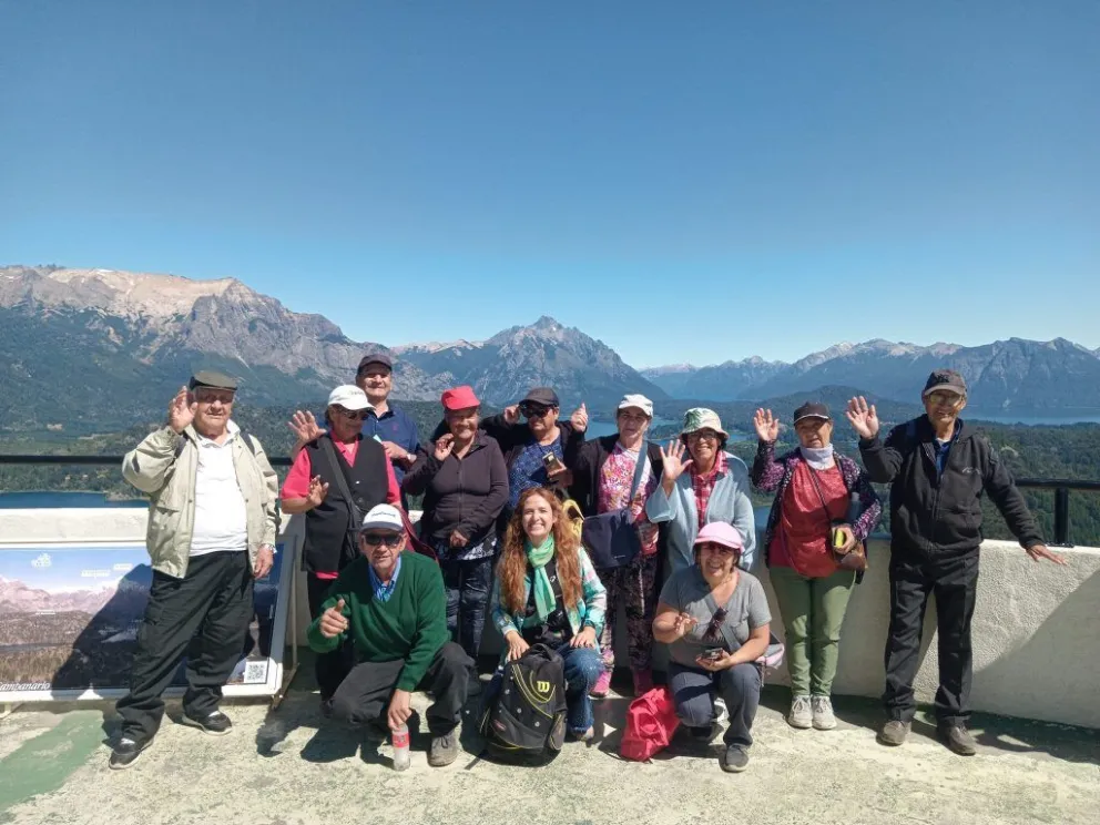 Adultos mayores disfrutaron de una jornada recreativa en el Cerro Campanario