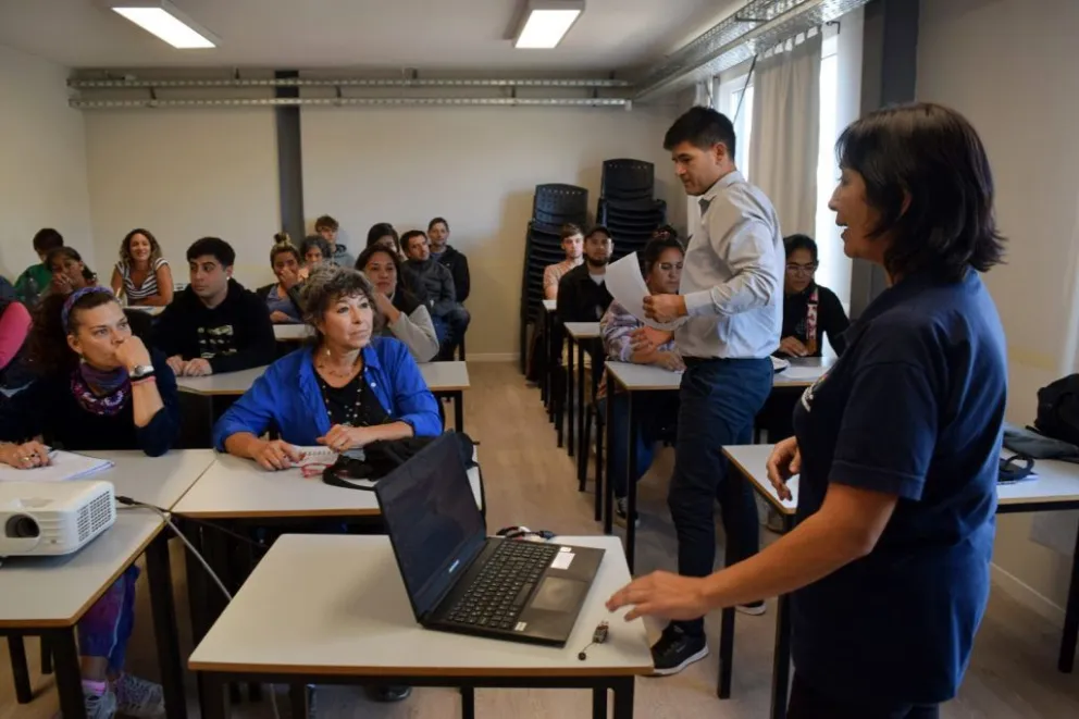 Miembros de agrupaciones del carnaval recibieron charla sobre bromatología