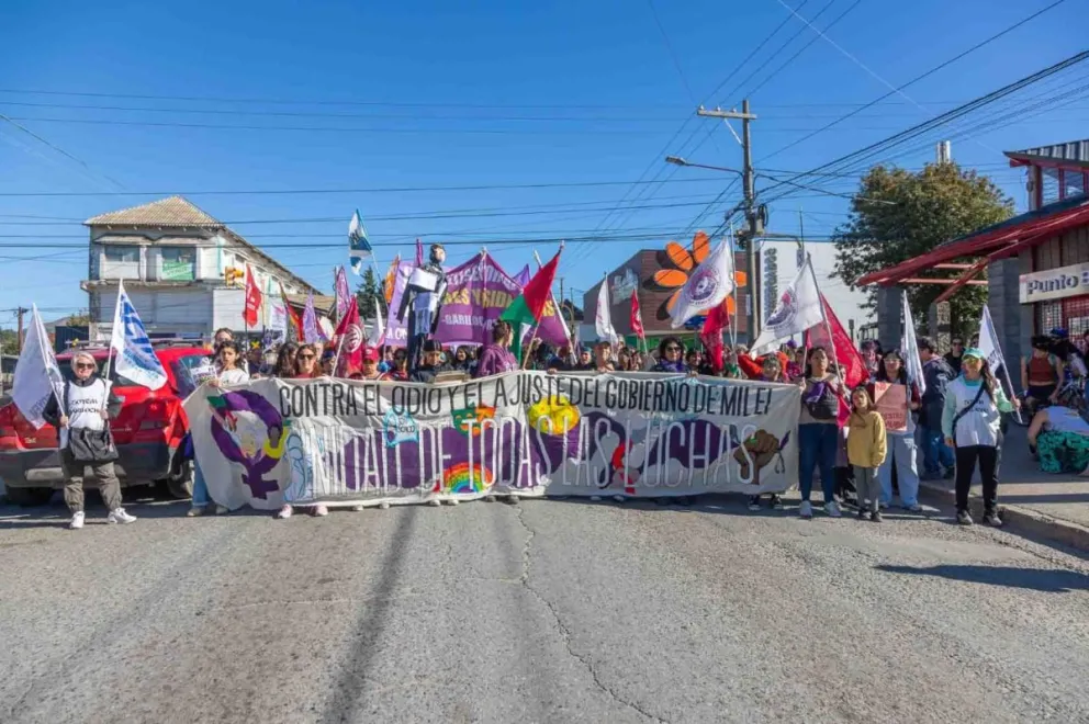 Movilización del 8M en Bariloche: reclamos y repudio al ajuste
