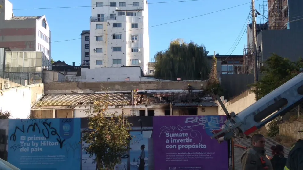 Se incendió un obrador en el predio del ex Correo Argentino en pleno centro