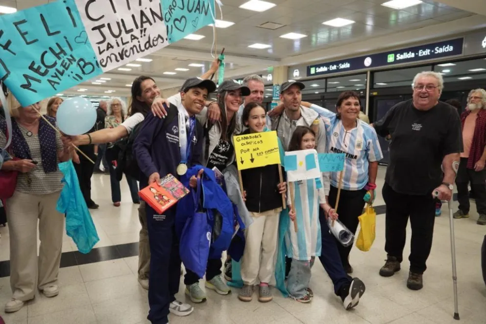 Emotivo recibimiento a los atletas barilochenses que brillaron en las Olimpiadas Especiales 