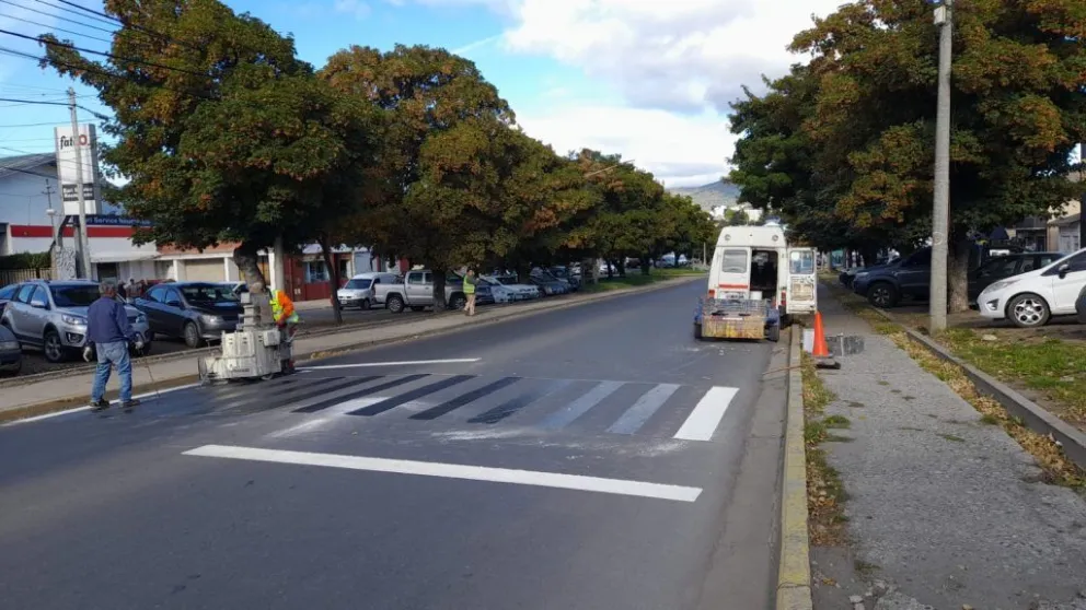 Refuerzan la seguridad vial con nueva señalización y reductores de velocidad