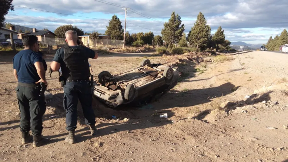 Aparatoso vuelco sobre Ruta 40 Sur sin heridos