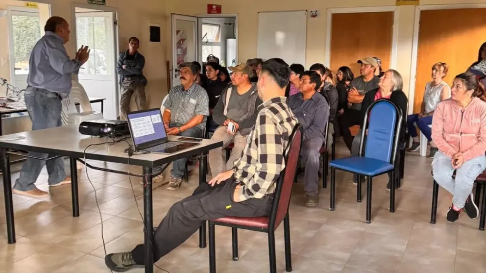 Vecinos de Alún Ruca fueron informados sobre el plan de conexión eléctrica