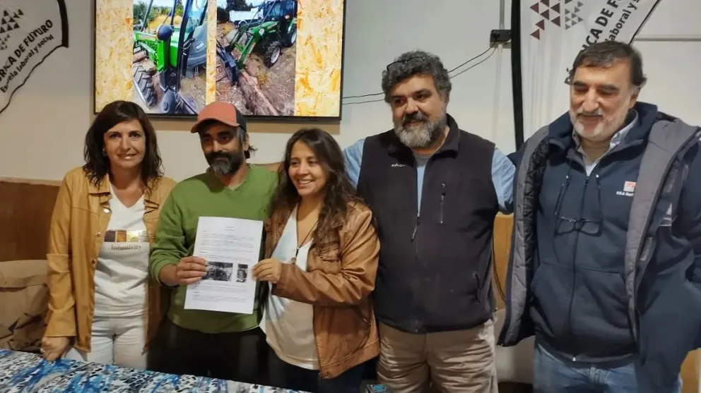 EMFORSA prestó máquina forestal a la Fundación San José Obrero