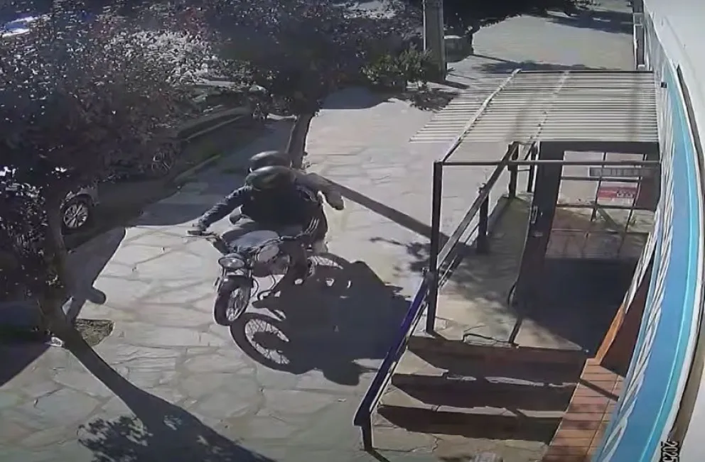 Motochorros asaltaron a una mujer en Gallardo y 9 de Julio