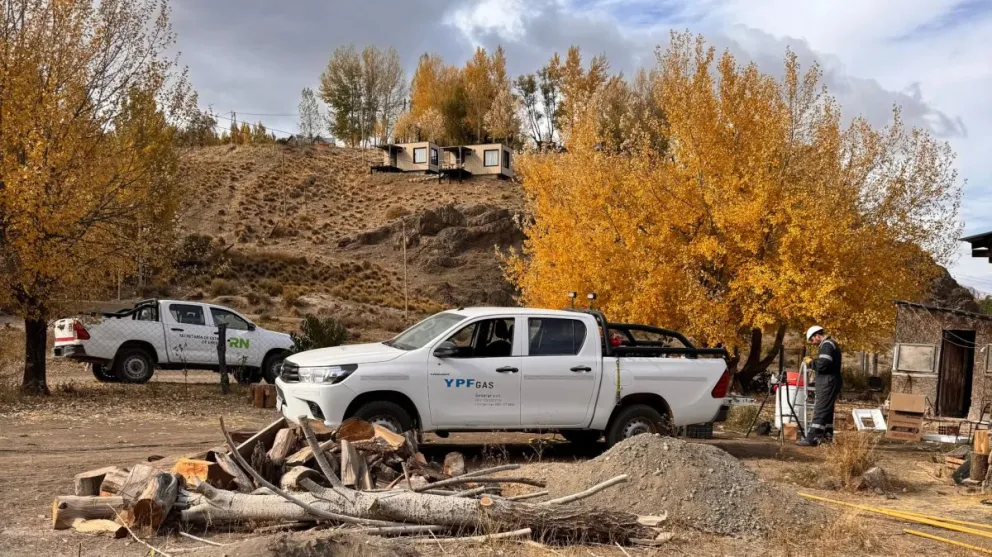 Avanza la obra de gas para 27 familias en Villa Llanquín con el Plan Calor