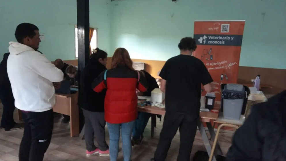 Gran participación vecinal en la campaña gratuita de Zoonosis Municipal en Nahuel Hue