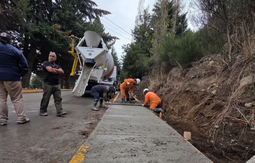 Comenzó la construcción de veredas en calle Carriego