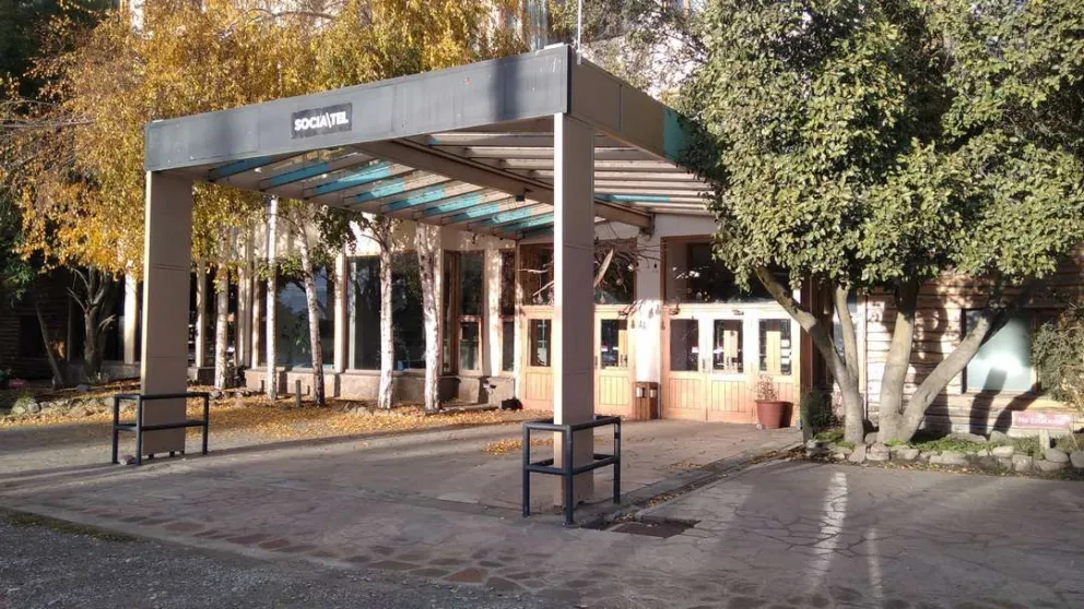 Empleados del hotel Selina denuncian abandono y continúan trabajando "sin certezas ni recursos"