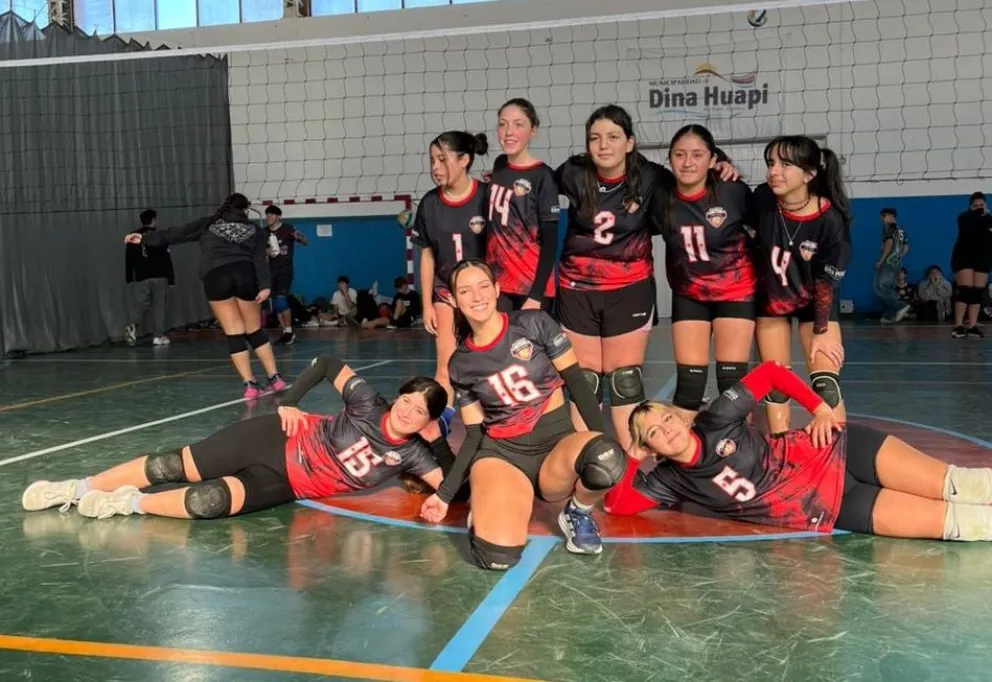 Dina Huapi fue sede de un Torneo Abierto de Vóley con equipos juveniles de la región